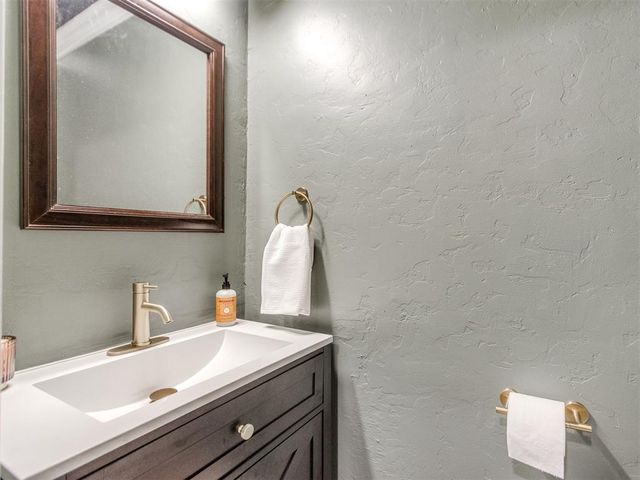 11500 Carriage Drive, Yukon, OK 73099