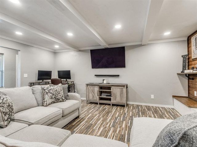 11500 Carriage Drive, Yukon, OK 73099