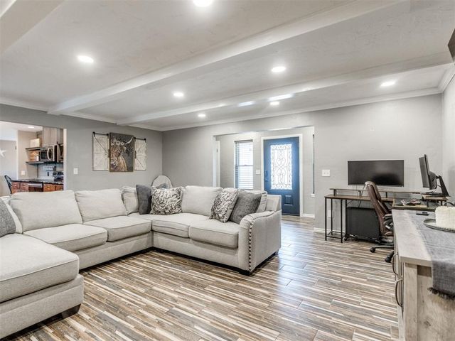 11500 Carriage Drive, Yukon, OK 73099