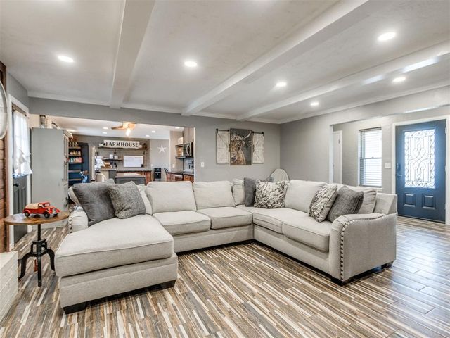 11500 Carriage Drive, Yukon, OK 73099