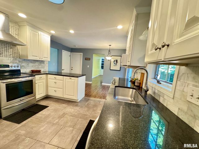 1603 W GRANDRIDGE Drive, Dunlap, IL 61525
