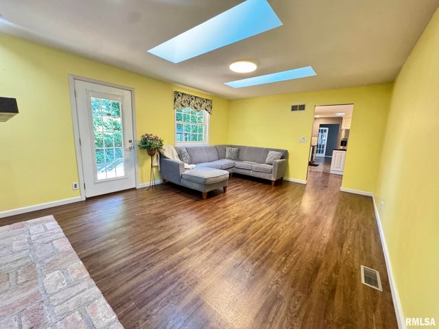 1603 W GRANDRIDGE Drive, Dunlap, IL 61525