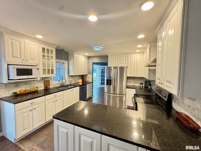 1603 W GRANDRIDGE Drive, Dunlap, IL 61525