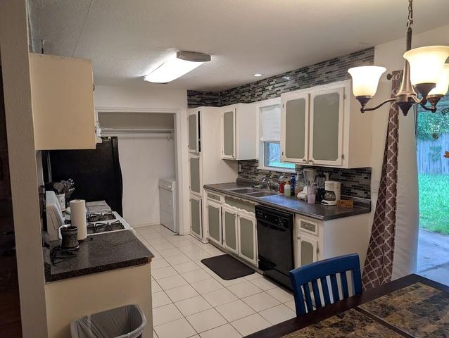 9830 Thistle Trail Drive, Houston, TX 77070