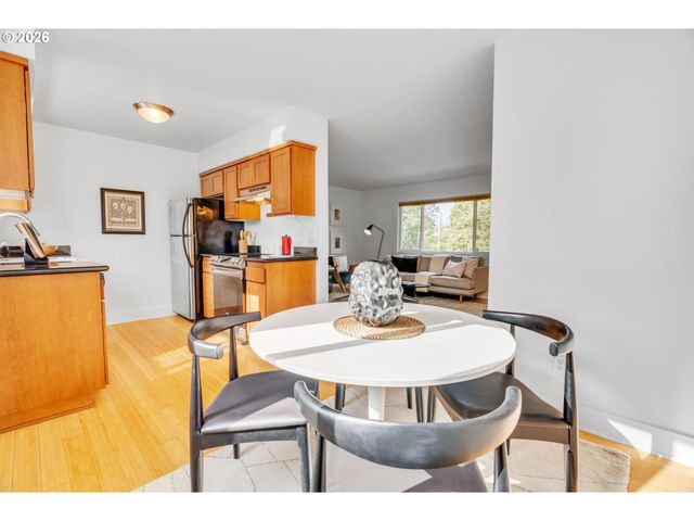 2301 Se CARUTHERS St 10, Portland, OR 97214