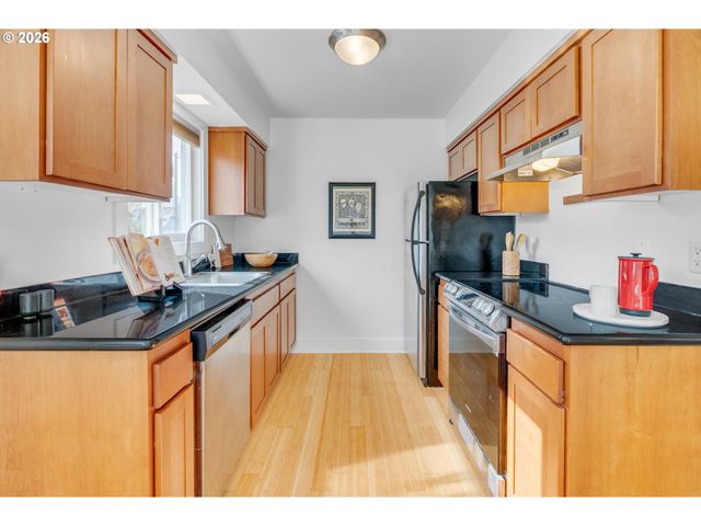 2301 Se CARUTHERS St 10, Portland, OR 97214