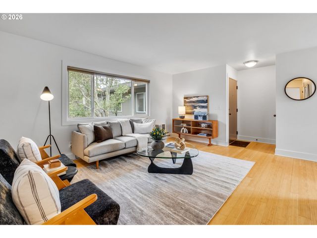 2301 Se CARUTHERS St 10, Portland, OR 97214
