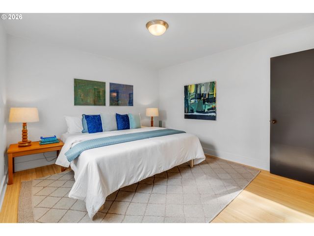 2301 Se CARUTHERS St 10, Portland, OR 97214