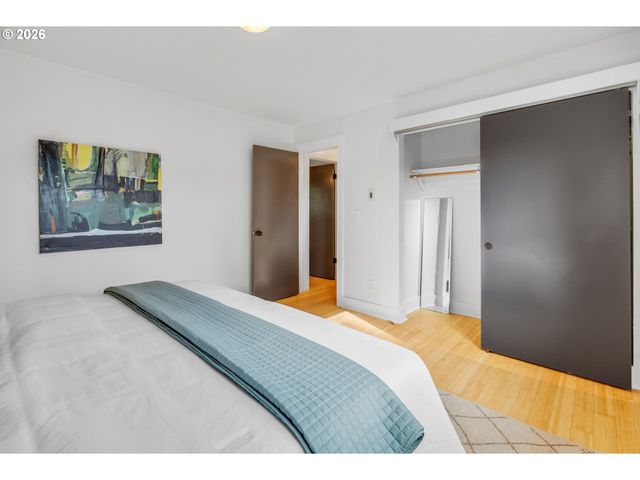 2301 Se CARUTHERS St 10, Portland, OR 97214