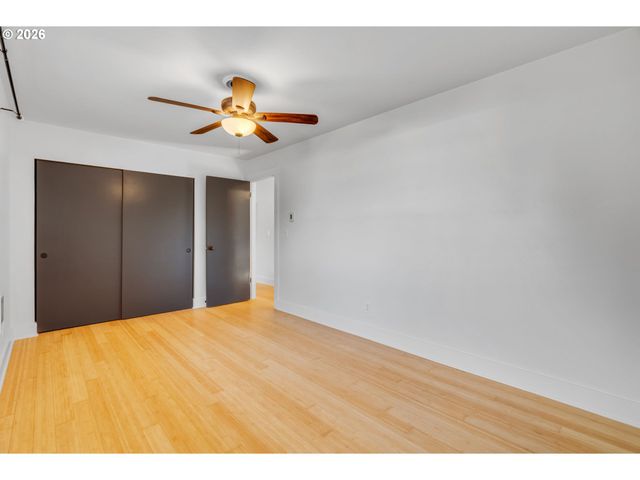 2301 Se CARUTHERS St 10, Portland, OR 97214