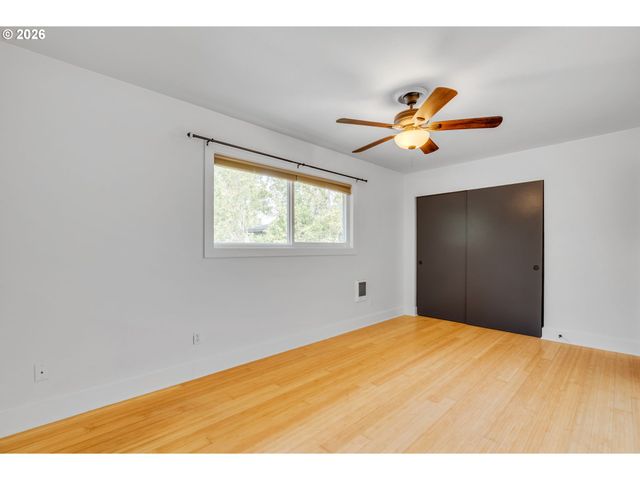 2301 Se CARUTHERS St 10, Portland, OR 97214