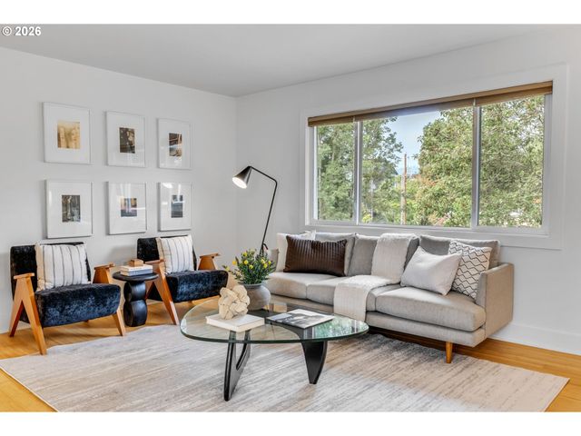 2301 Se CARUTHERS St 10, Portland, OR 97214