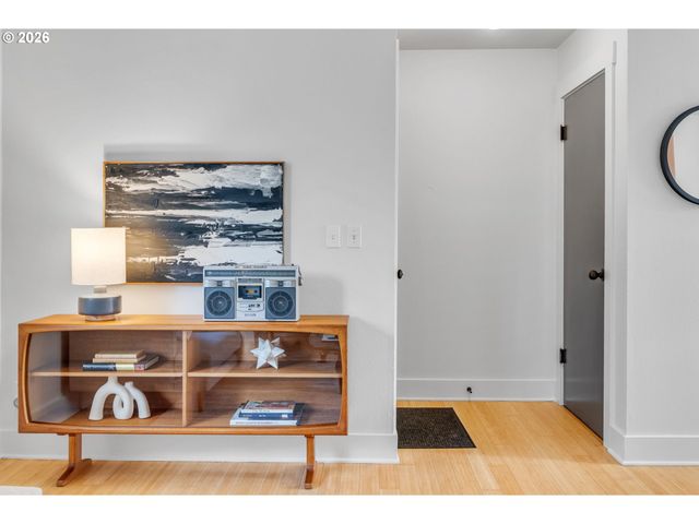 2301 Se CARUTHERS St 10, Portland, OR 97214