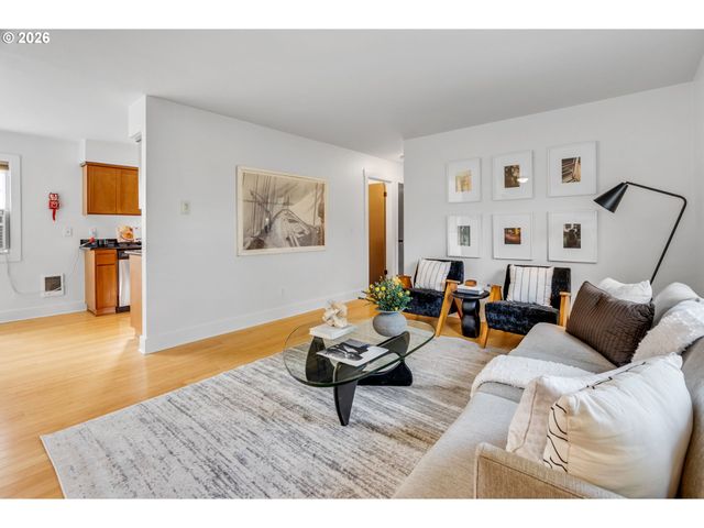 2301 Se CARUTHERS St 10, Portland, OR 97214