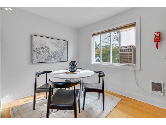 2301 Se CARUTHERS St 10, Portland, OR 97214