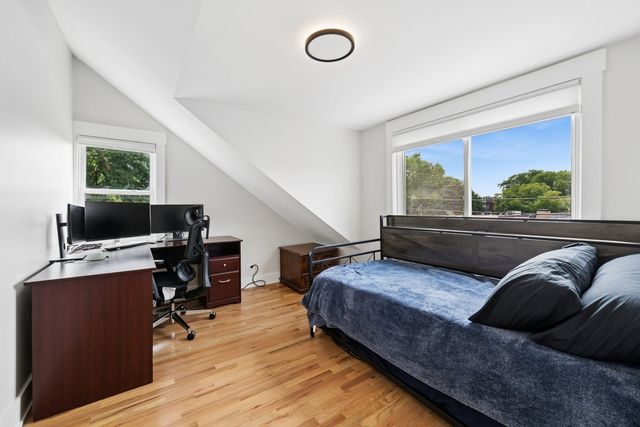 5150 N Moody Avenue, Chicago, IL 60630