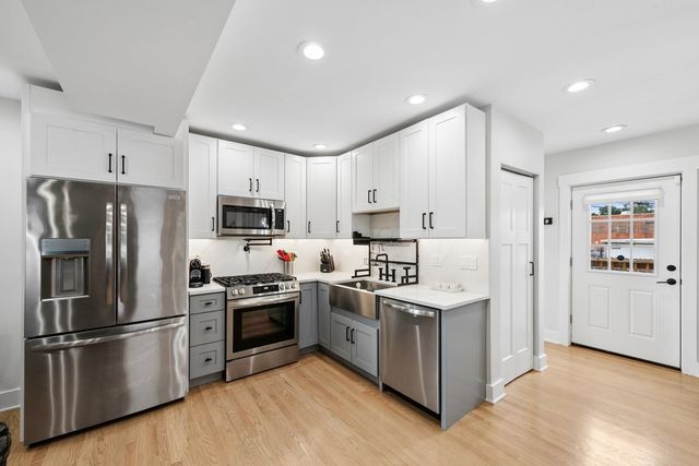 5150 N Moody Avenue, Chicago, IL 60630