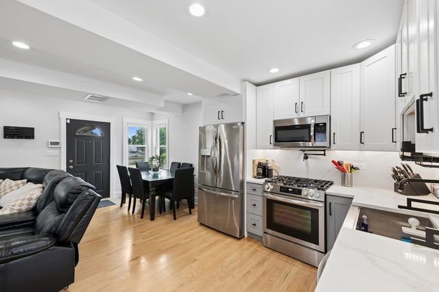 5150 N Moody Avenue, Chicago, IL 60630