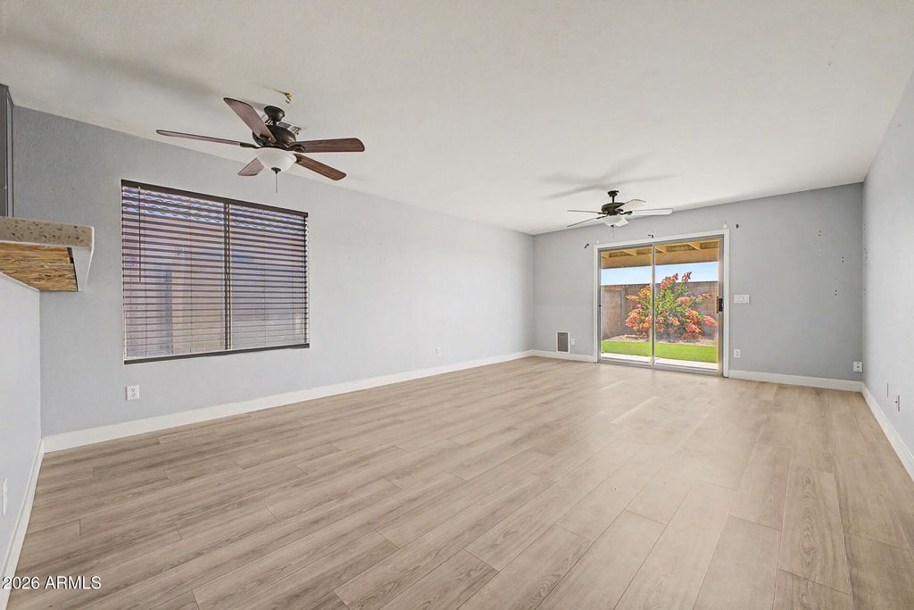 Image 11 of property listing at 16722 N 114TH Drive, Surprise, AZ 85378
