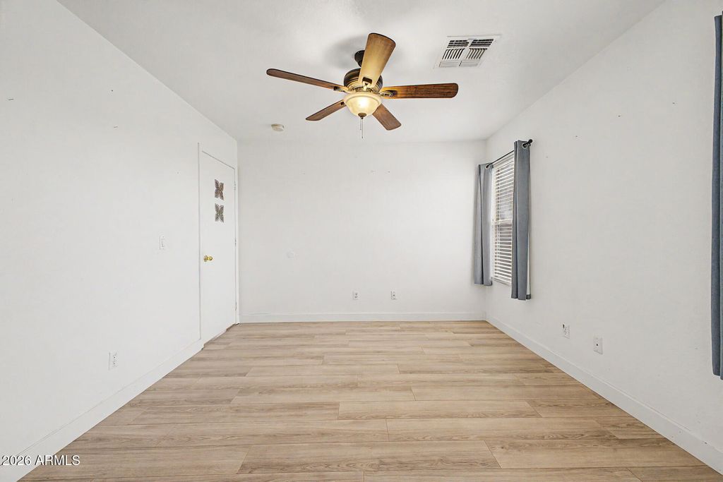 Image 14 of property listing at 16722 N 114TH Drive, Surprise, AZ 85378