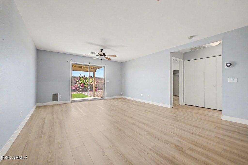 Image 4 of property listing at 16722 N 114TH Drive, Surprise, AZ 85378