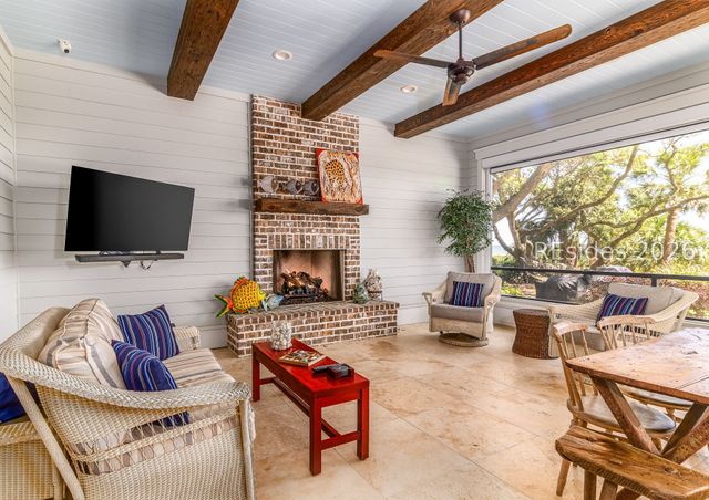 3 Wagener Pl, Hilton Head Island, SC 29928