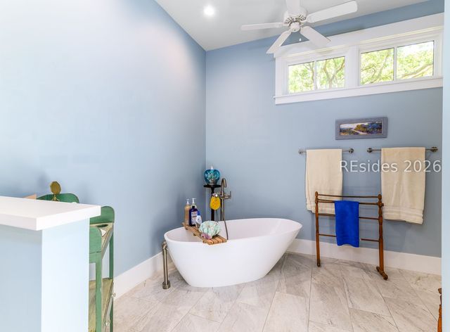 3 Wagener Pl, Hilton Head Island, SC 29928