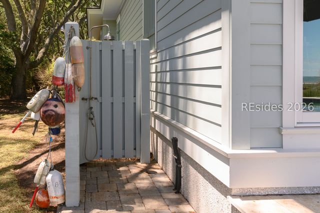 3 Wagener Pl, Hilton Head Island, SC 29928