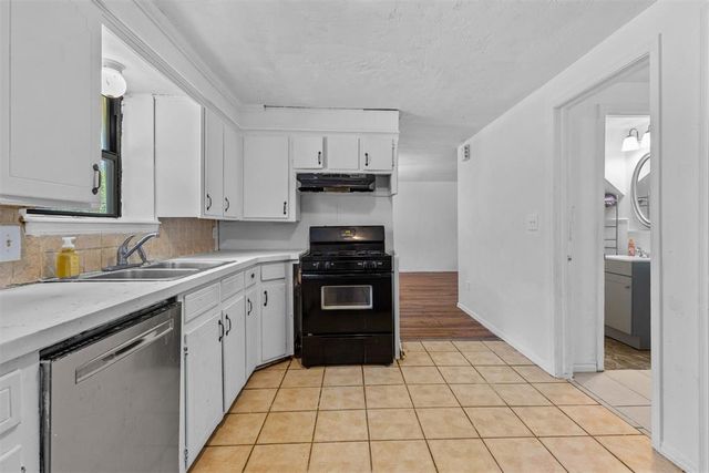 712 Penn Lane, Moore, OK 73160