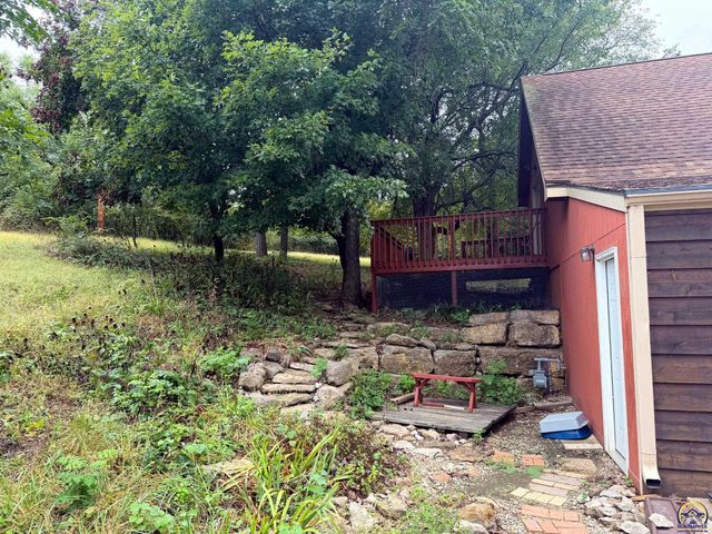 6121 NW Green Hills RD, Topeka, KS 66618