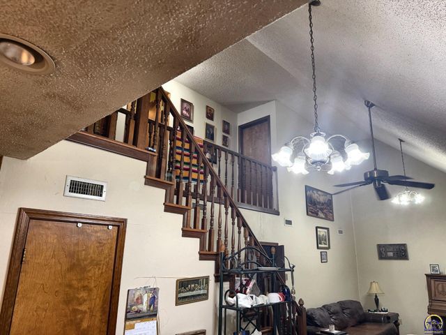 6121 NW Green Hills RD, Topeka, KS 66618