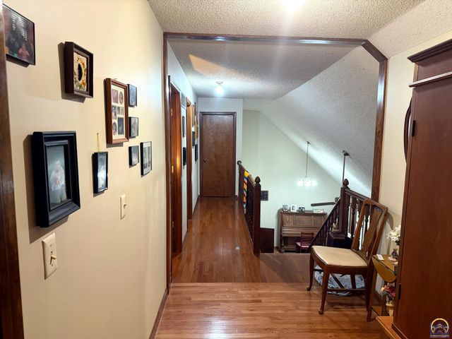 6121 NW Green Hills RD, Topeka, KS 66618