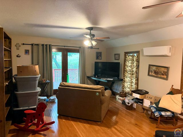 6121 NW Green Hills RD, Topeka, KS 66618