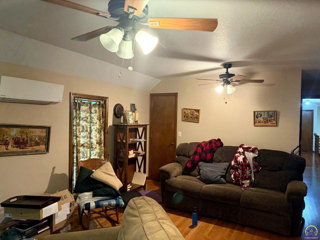 6121 NW Green Hills RD, Topeka, KS 66618