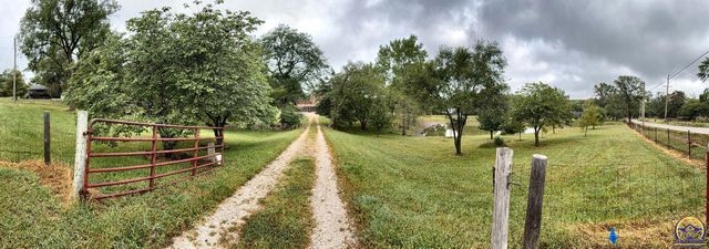 6121 NW Green Hills RD, Topeka, KS 66618