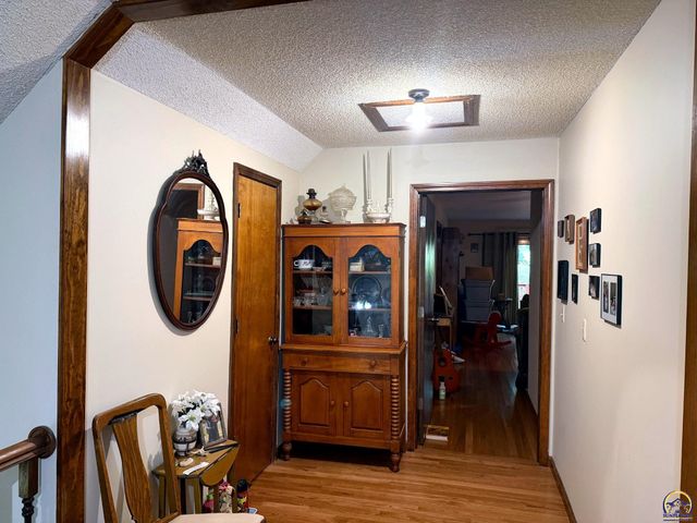 6121 NW Green Hills RD, Topeka, KS 66618