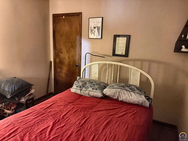 6121 NW Green Hills RD, Topeka, KS 66618