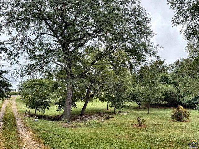 6121 NW Green Hills RD, Topeka, KS 66618