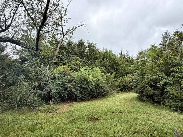 6121 NW Green Hills RD, Topeka, KS 66618
