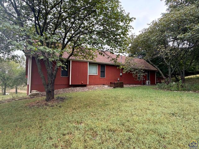 6121 NW Green Hills RD, Topeka, KS 66618