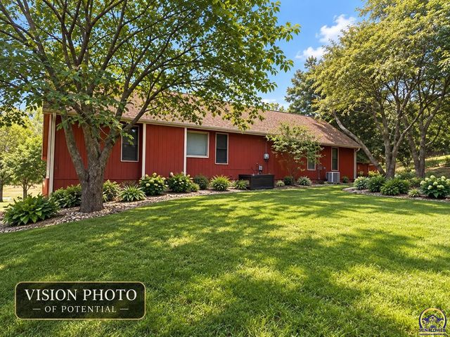 6121 NW Green Hills RD, Topeka, KS 66618