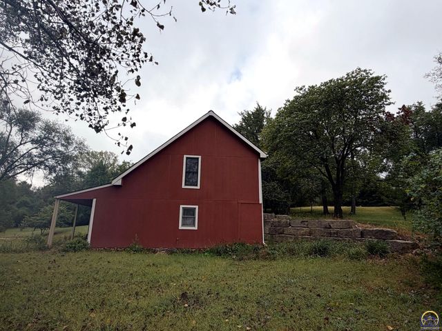 6121 NW Green Hills RD, Topeka, KS 66618
