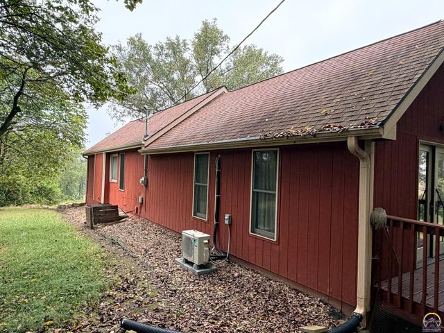 6121 NW Green Hills RD, Topeka, KS 66618