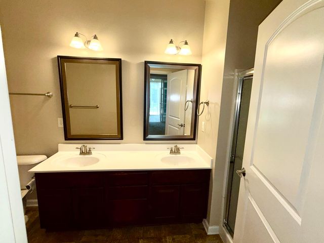 130 Lakes At Cheshire Drive, Delaware, OH 43015