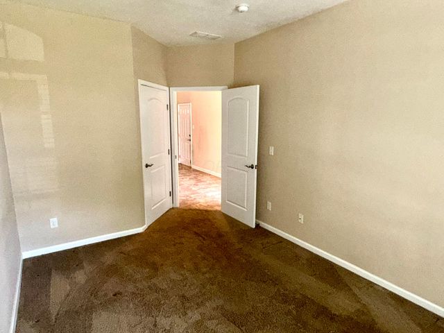 130 Lakes At Cheshire Drive, Delaware, OH 43015