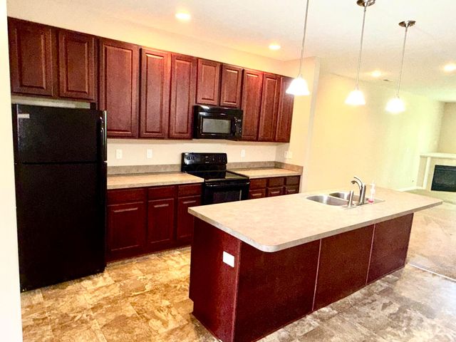 130 Lakes At Cheshire Drive, Delaware, OH 43015