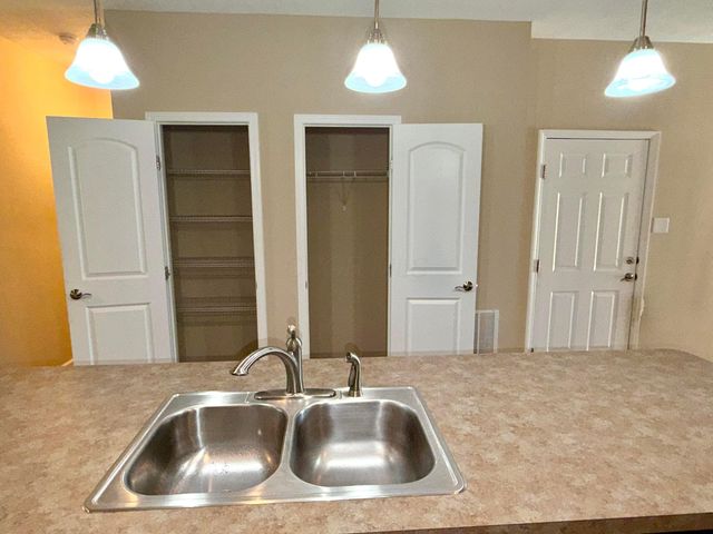 130 Lakes At Cheshire Drive, Delaware, OH 43015