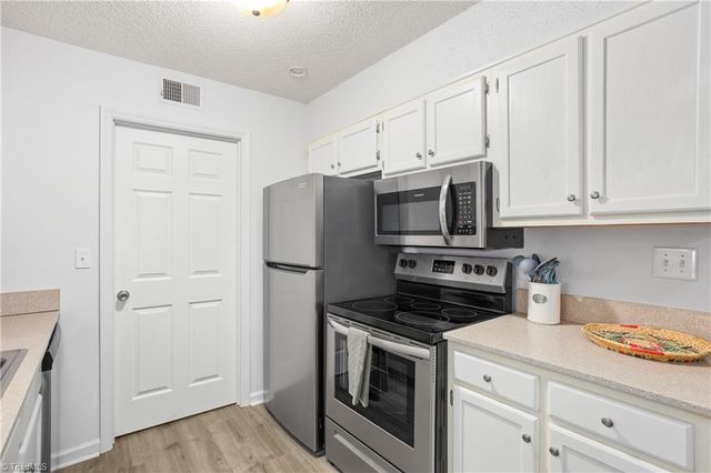 2260 Sunderland Road 82W, Winston-salem, NC 27103