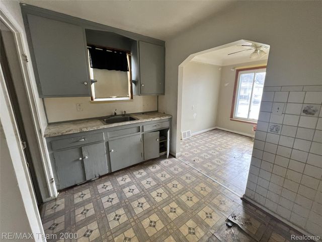 6760 Evergreen Avenue, Detroit, MI 48228