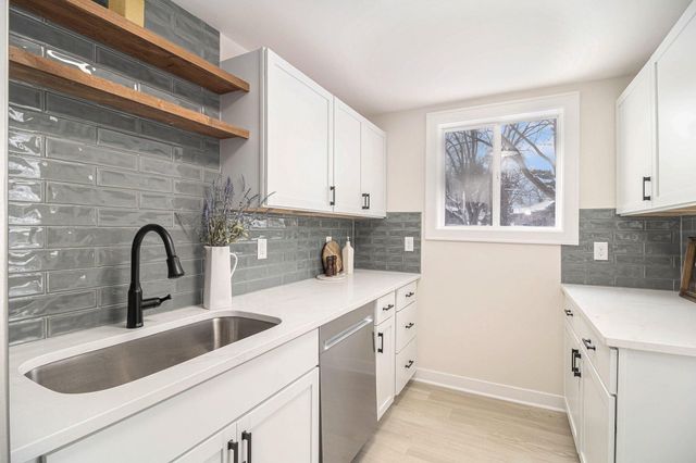 1025 Mahtomedi Avenue, Mahtomedi, MN 55115